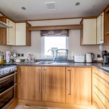 Lovely Caravan For Hire With Decking At Skipsea Sands In Yorkshire Ref 41015Wf Barmston Exterior photo
